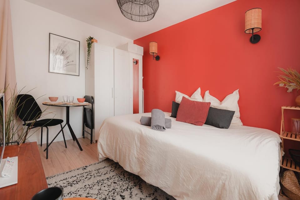 Superbe Studio avec lit King SIZE Centre villers sur marne Proche Paris IDEAL pour couples et professionnel Apartment in Noisy-le-Grand