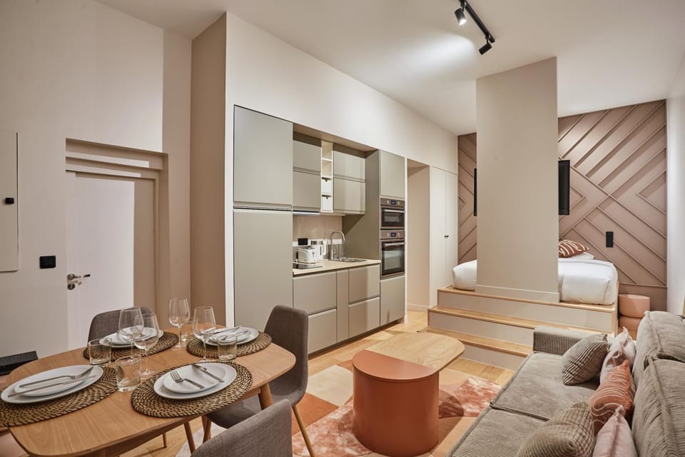 Kitchen or kitchenette, Dining area