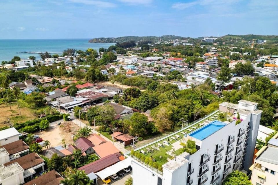 Property building, Nearby landmark, Neighbourhood, Bird's eye view, Sea view, Swimming pool