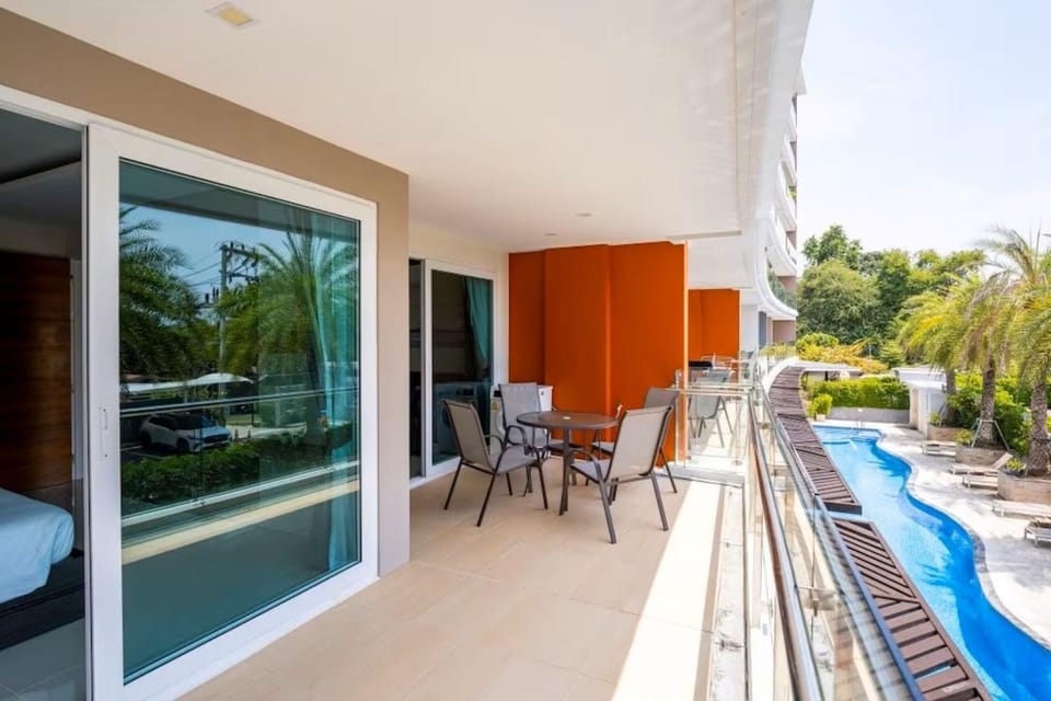 Day, Balcony/Terrace, Pool view