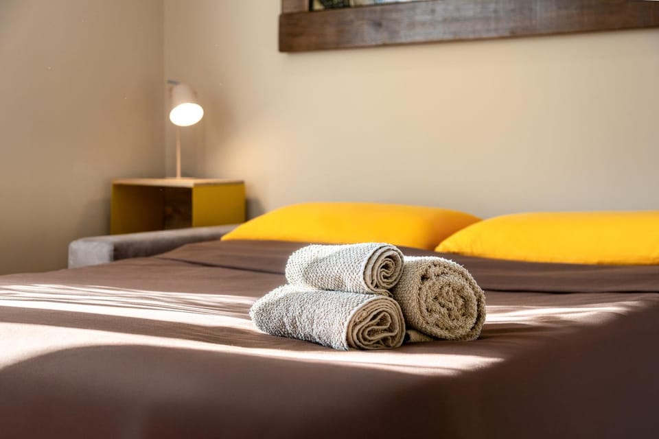 Bed, Photo of the whole room, Bedroom, towels
