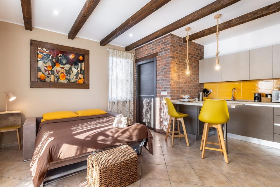 Bed, Kitchen or kitchenette, Living room, Photo of the whole room, Seating area, Dining area