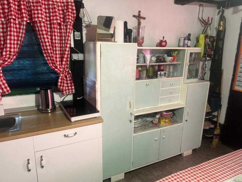 Kutina Robinzonski smještaj Batković jezera Campground/ 
RV Resort in Croatia