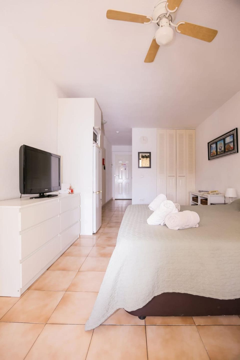Bed, TV and multimedia