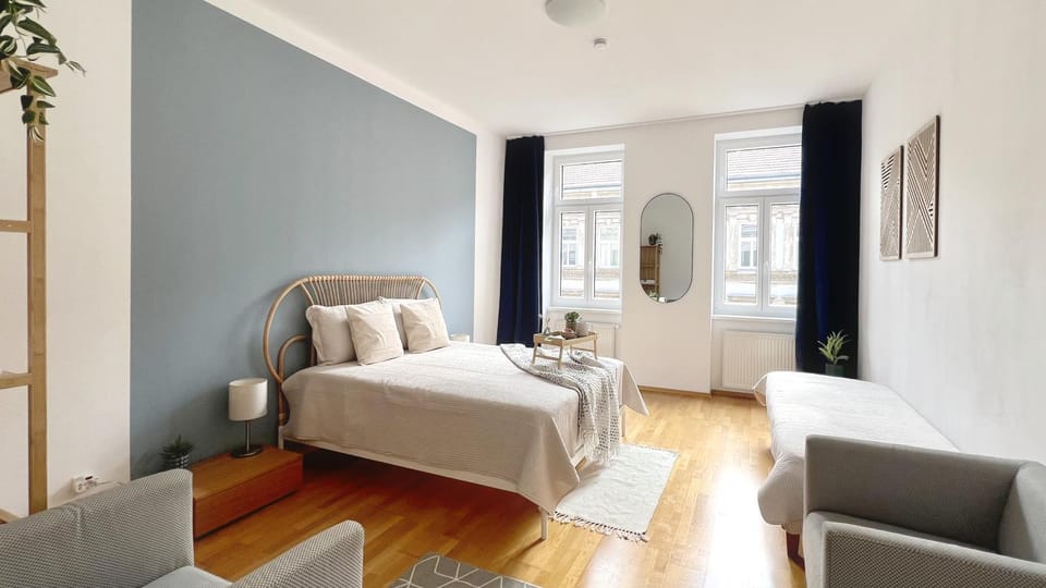 Bed, Seating area, Bedroom
