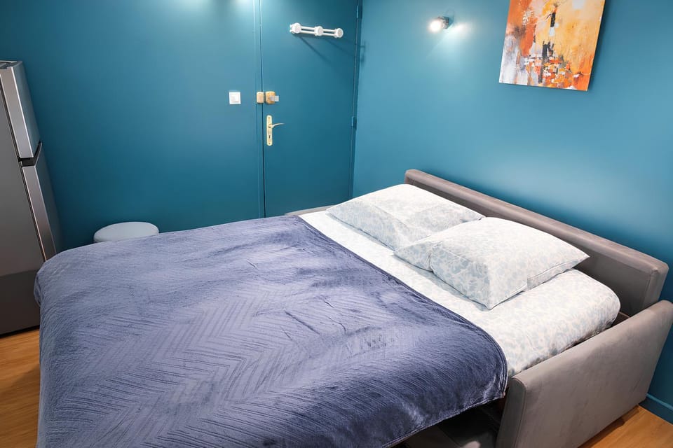 Bed, TV and multimedia
