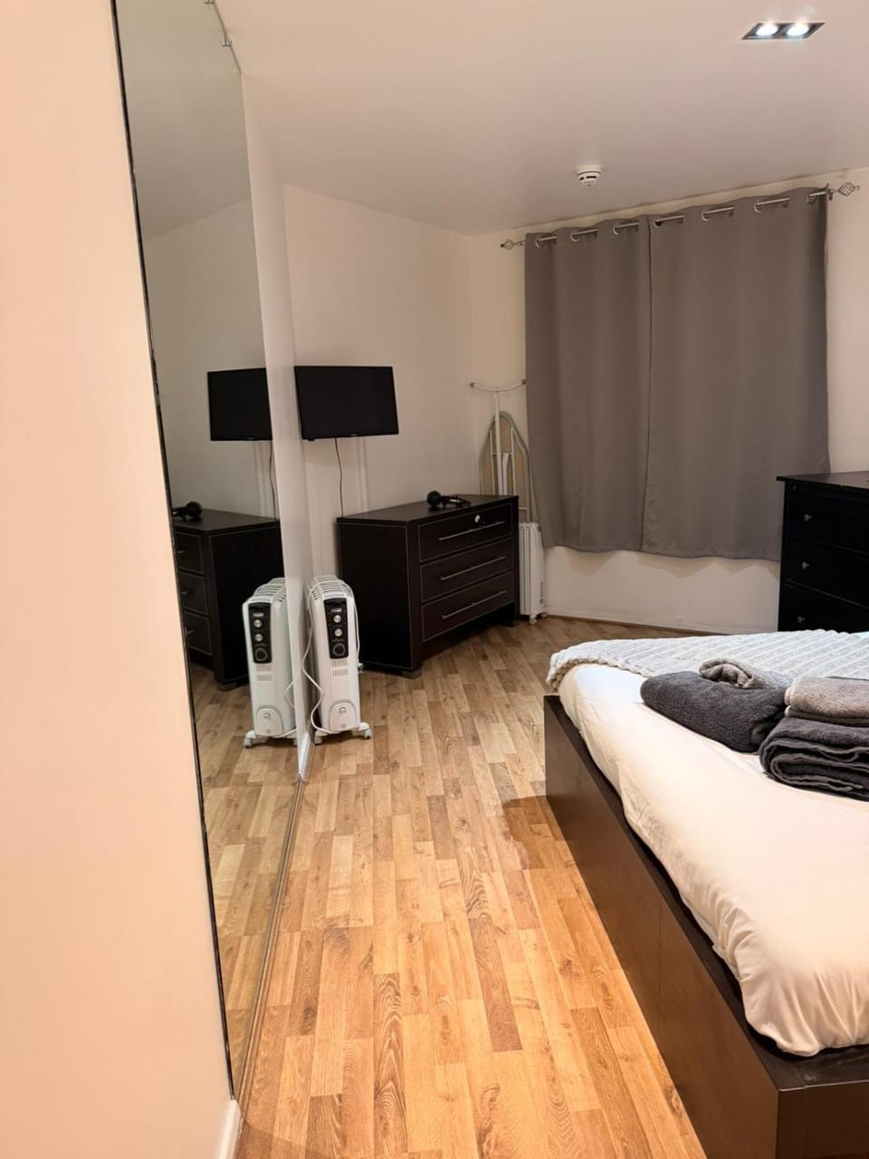 Limeharbour Ultra-Spacious City Living 2 Mins DLR Apartment in London