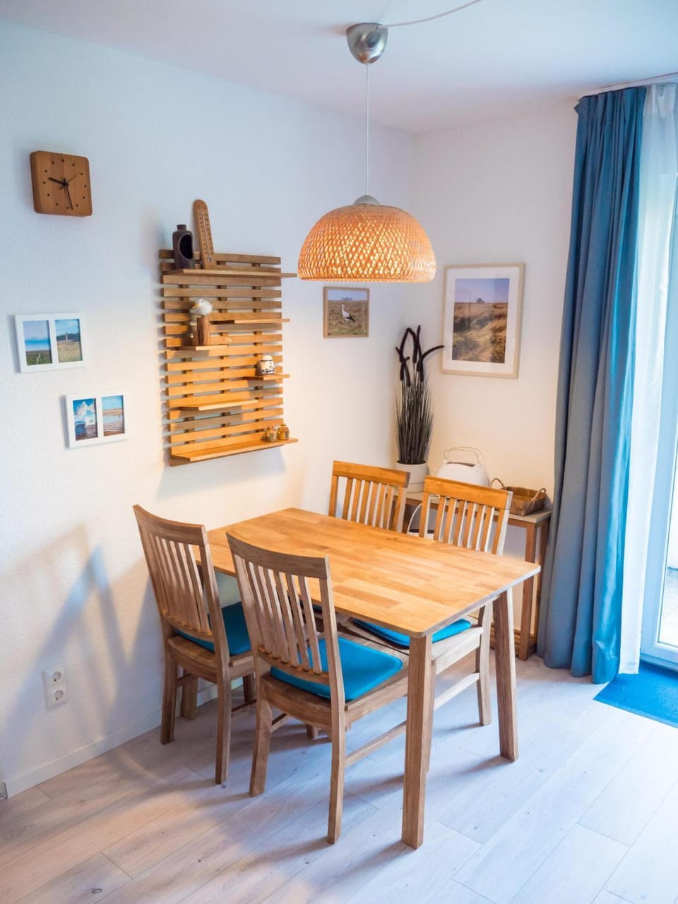 Seating area, Dining area