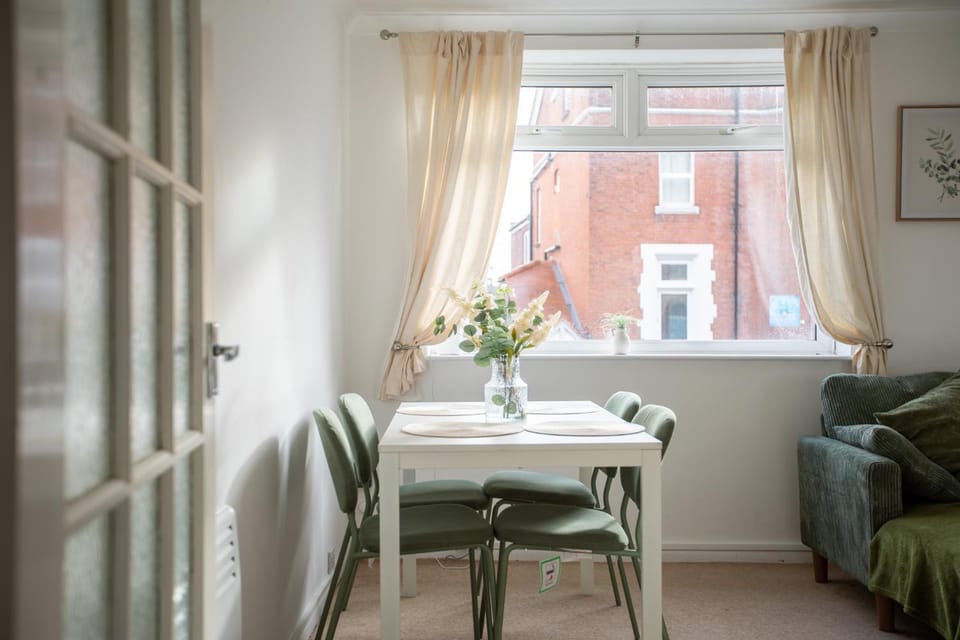 Secret Sea Hideaway Apartment in Portsmouth