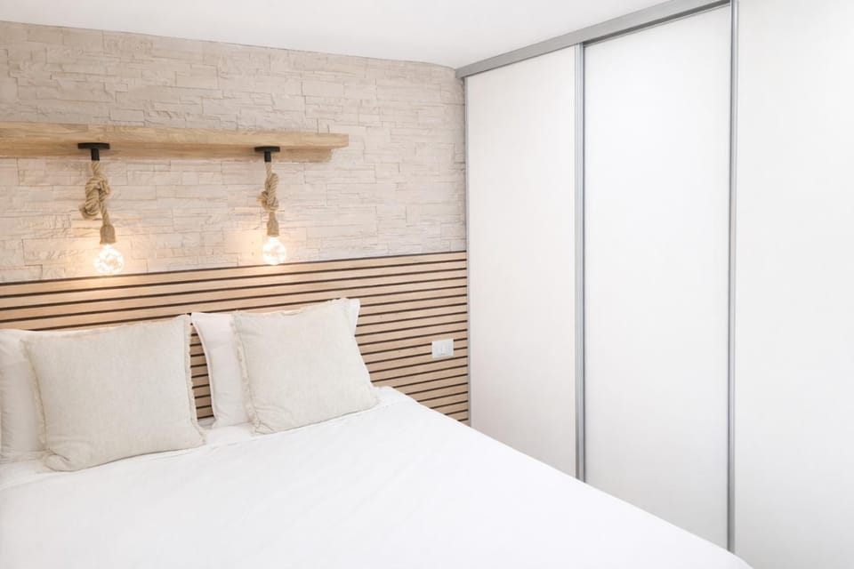 Bed, Photo of the whole room, Bedroom, wardrobe
