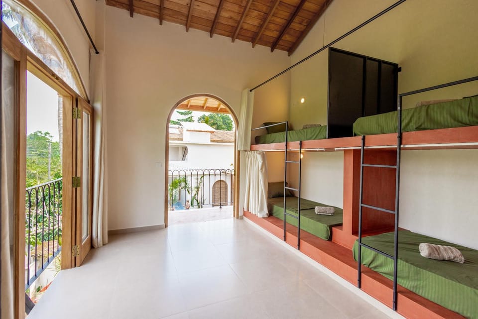 Bedroom, bunk bed