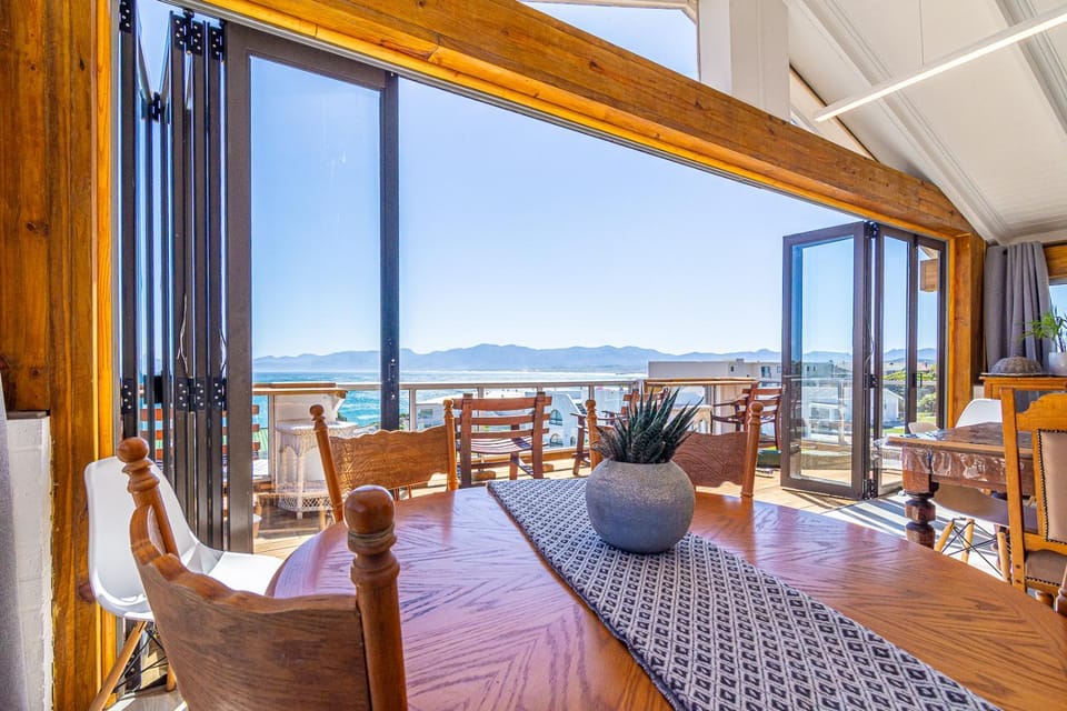 Patio, Natural landscape, View (from property/room), Balcony/Terrace, Living room, Seating area, Dining area, Mountain view, Sea view