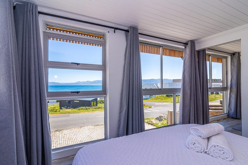 Bed, View (from property/room), Photo of the whole room, Bedroom, Sea view