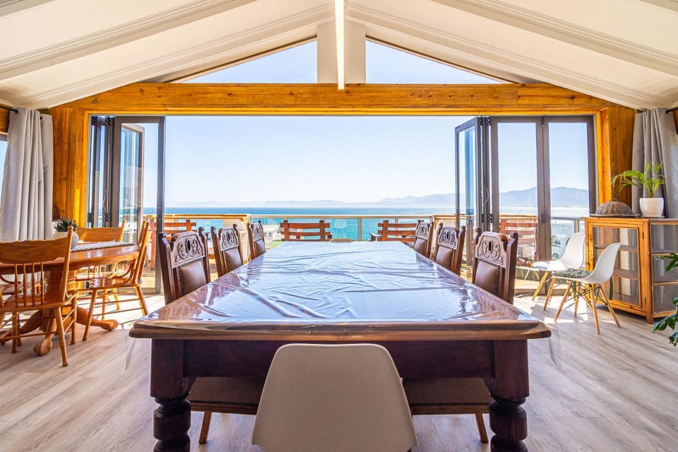 Natural landscape, View (from property/room), Balcony/Terrace, Living room, Seating area, Dining area, Sea view