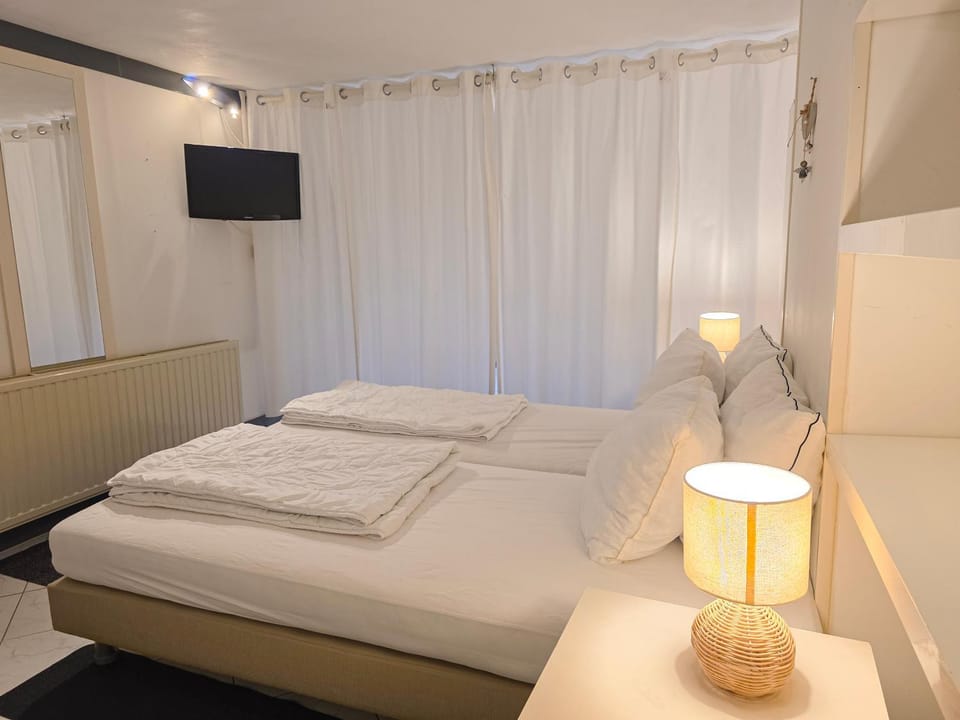 Bed, TV and multimedia