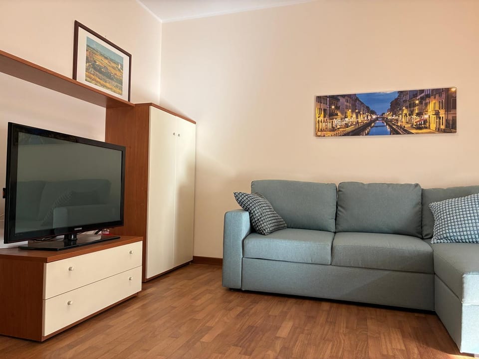 TV and multimedia, Living room, Evening entertainment