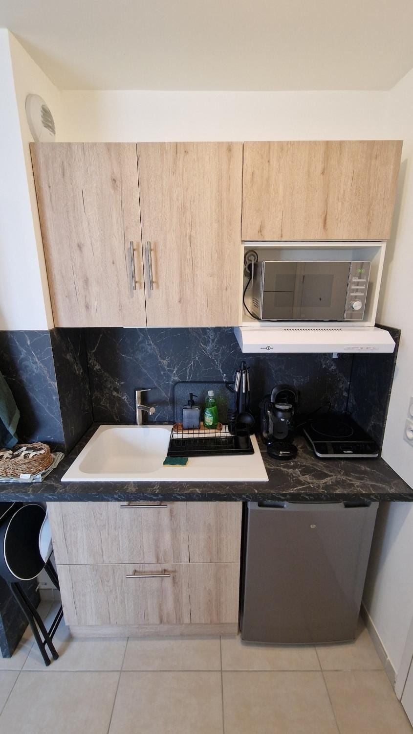 Kitchen or kitchenette