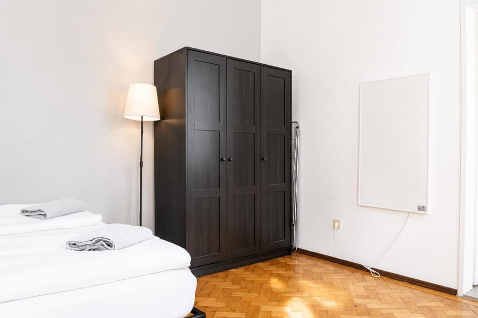 Bed, Bedroom, towels, wardrobe