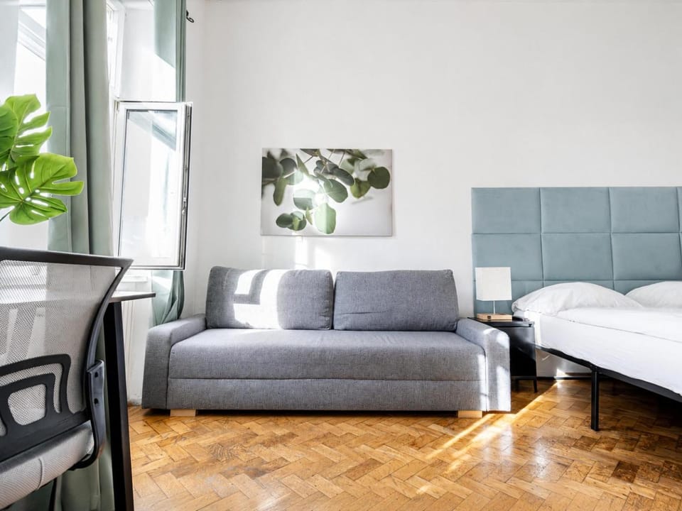 Bed, Seating area, Bedroom