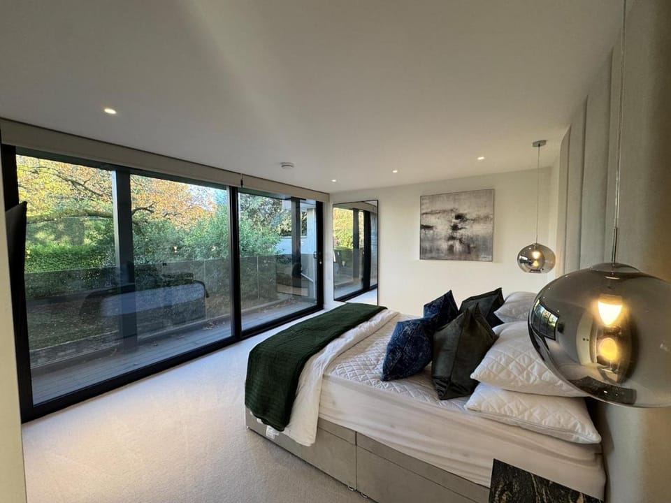 Luxury Villa - Hot Tub - Exclusive Offers - Amar Luxury Stays Villa in Poole