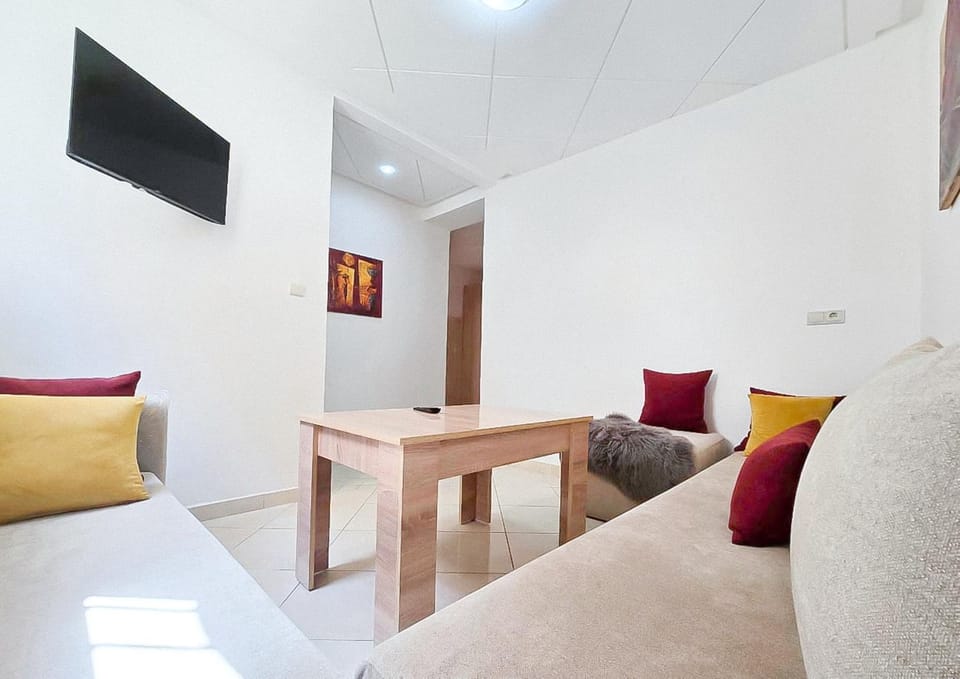 Communal lounge/ TV room, TV and multimedia, Living room, Seating area, Evening entertainment