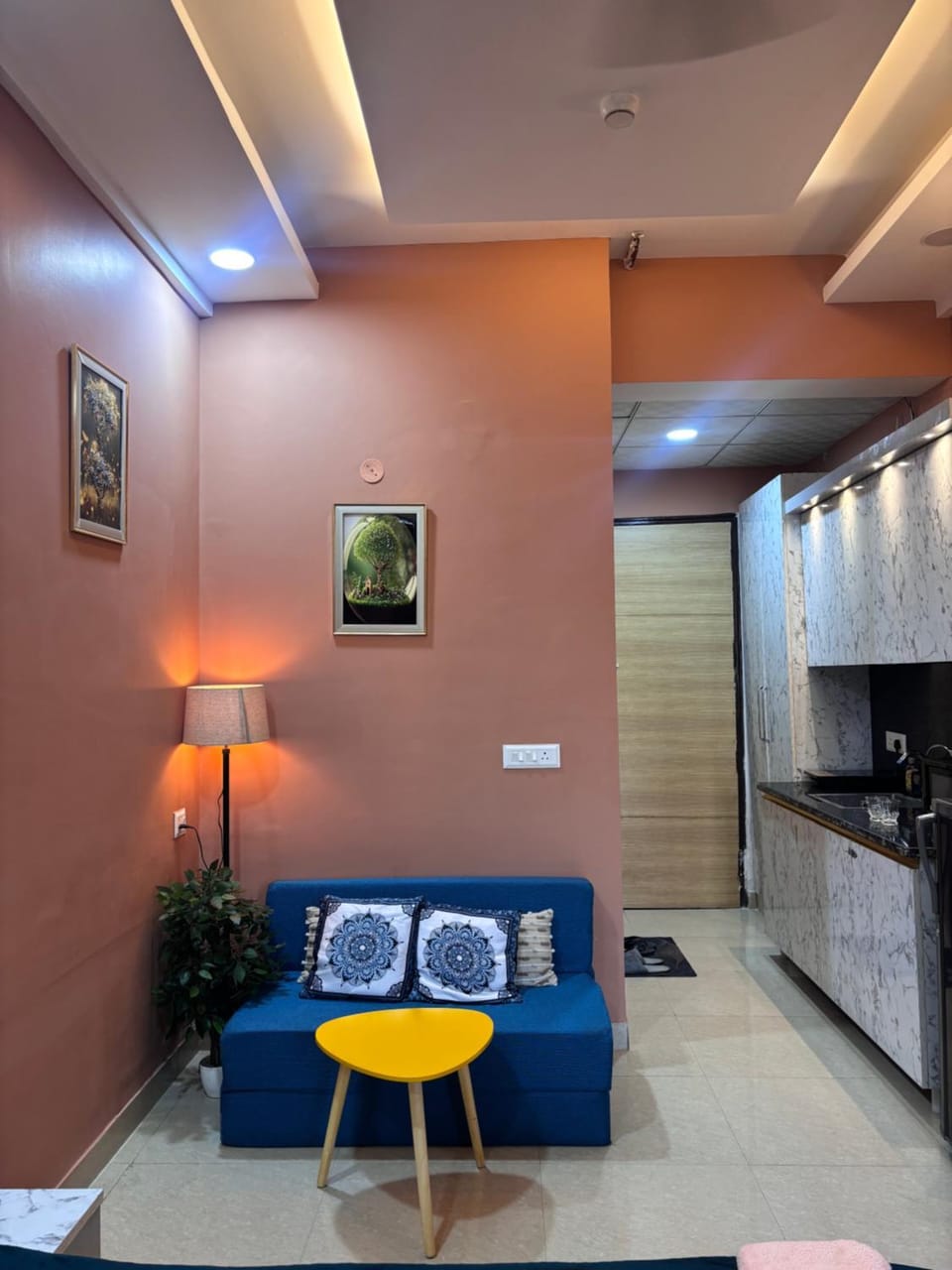Good vibes only gaur city center studio apartment Apartment in Noida