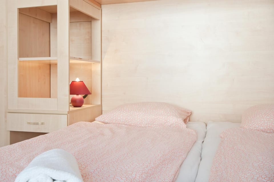 Bed, Bedroom, City view, internet, towels, air conditioner