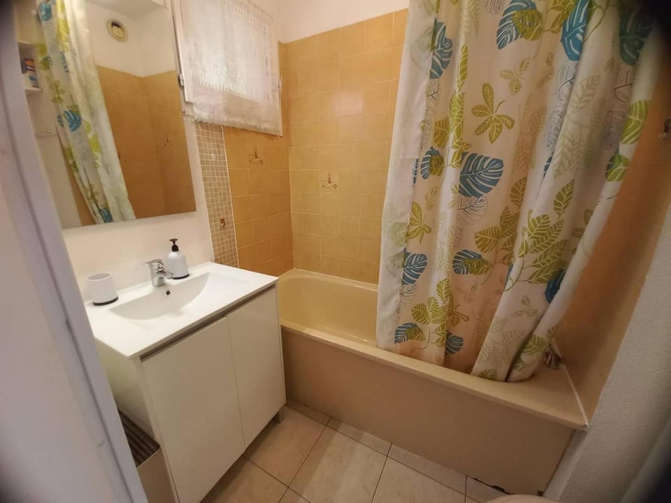 Bathroom, Bath