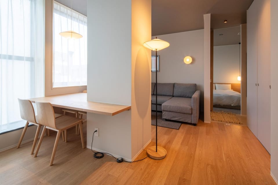 Photo of the whole room, Seating area