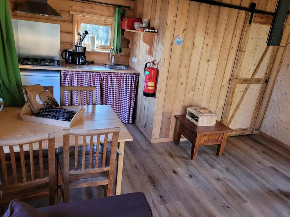 Wooden Lodge I Boomhut op Recreatiepark Mastendol House in North Brabant (province)