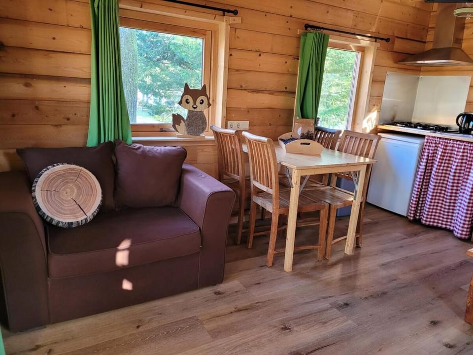 Wooden Lodge I Boomhut op Recreatiepark Mastendol House in North Brabant (province)