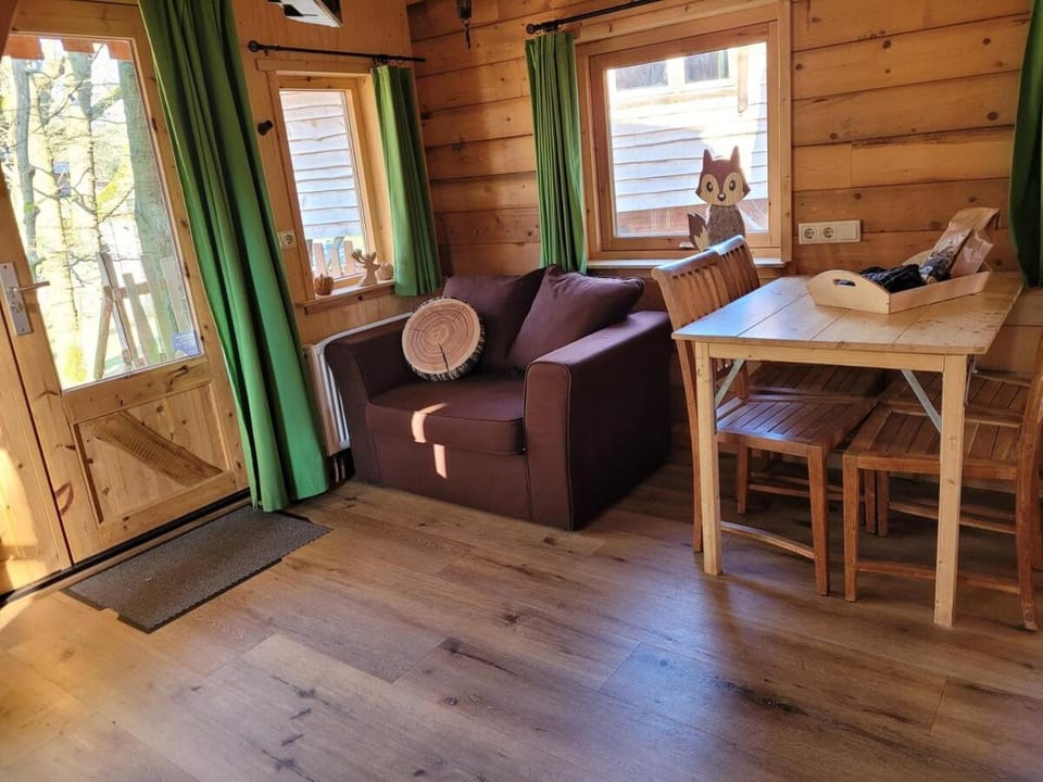 Wooden Lodge I Boomhut op Recreatiepark Mastendol House in North Brabant (province)
