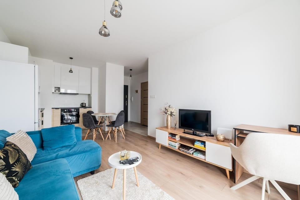 TV and multimedia, Kitchen or kitchenette, Seating area, microwave, oven, stove