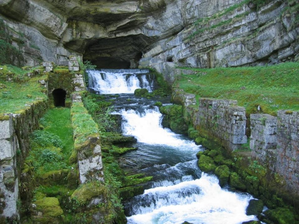 Gite LE REFUGE DES LOUPS BLANCS 6 pers Apartment in Bourgogne-Franche-Comté