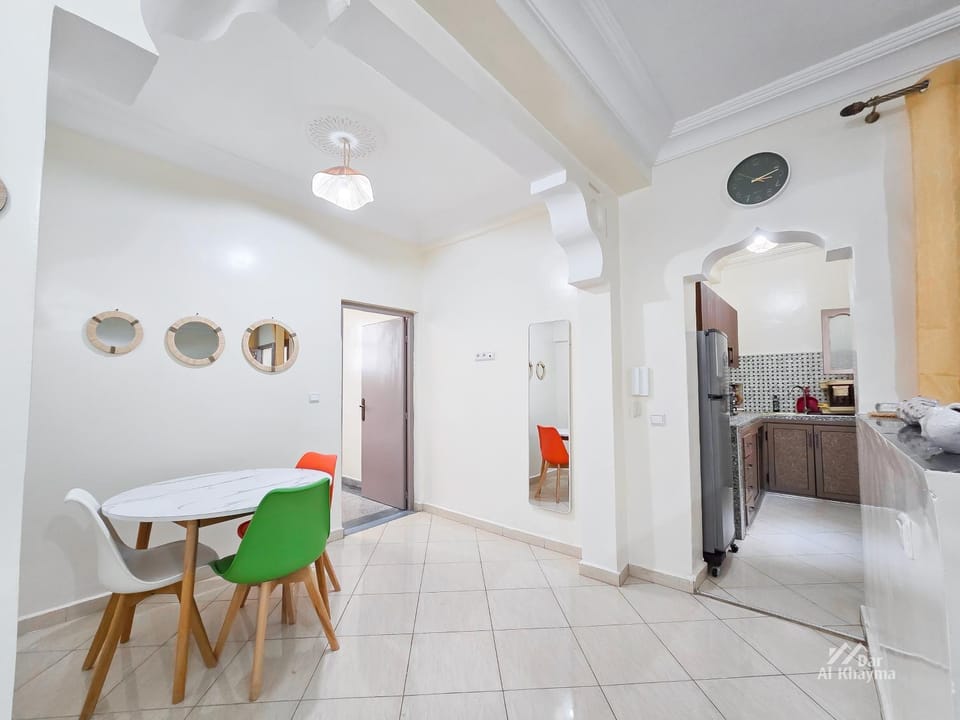 Bed, Living room, Photo of the whole room, Seating area, Dining area, Bedroom