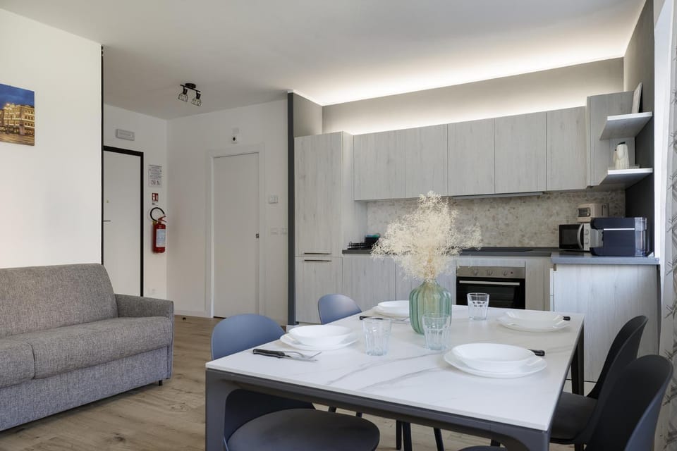 Dining area, kitchen