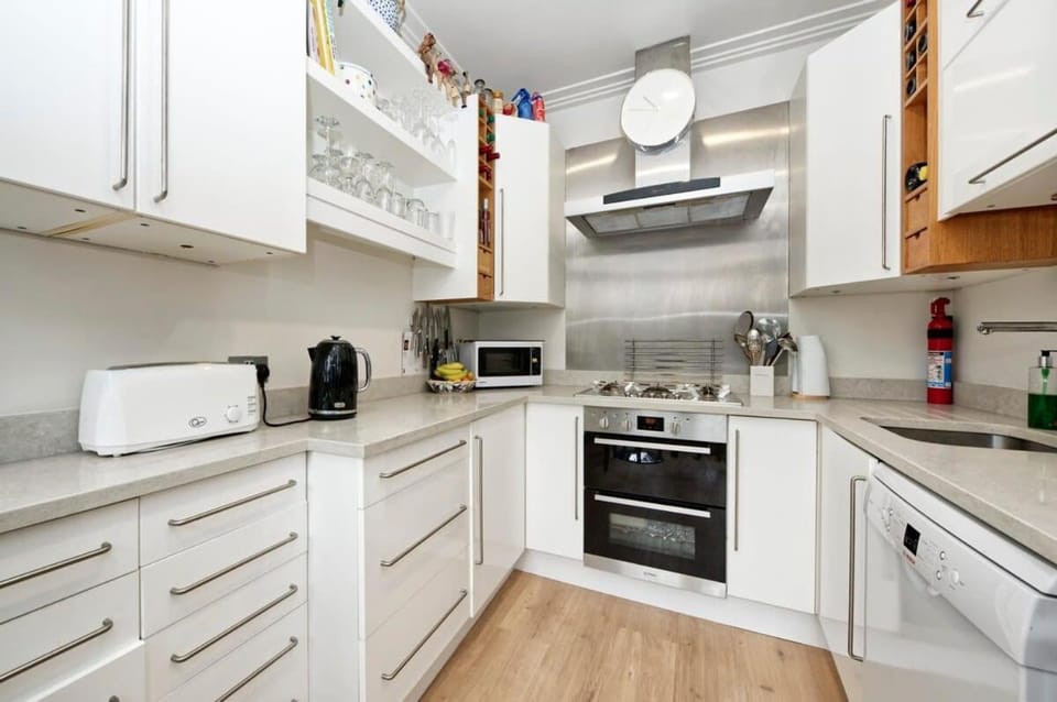 Gorgeous 4-bed House Near Museums & Hyde Park House in City of Westminster