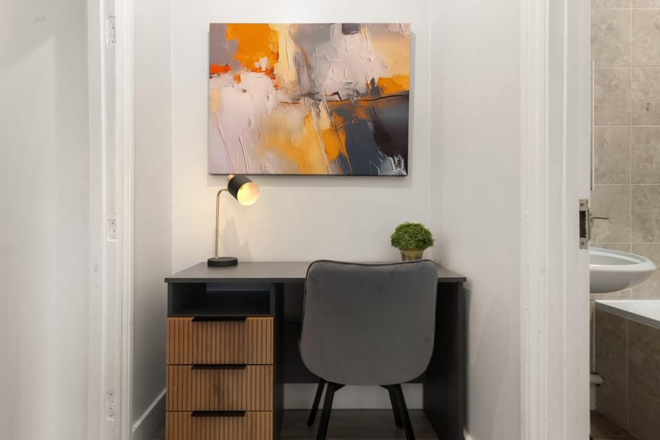 Tranquil Flat Steps to Alexandra Palace & Park Apartment in London