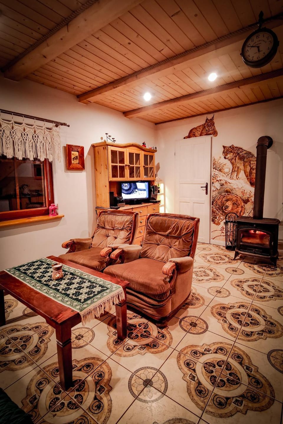 TV and multimedia, Living room, Seating area, Evening entertainment