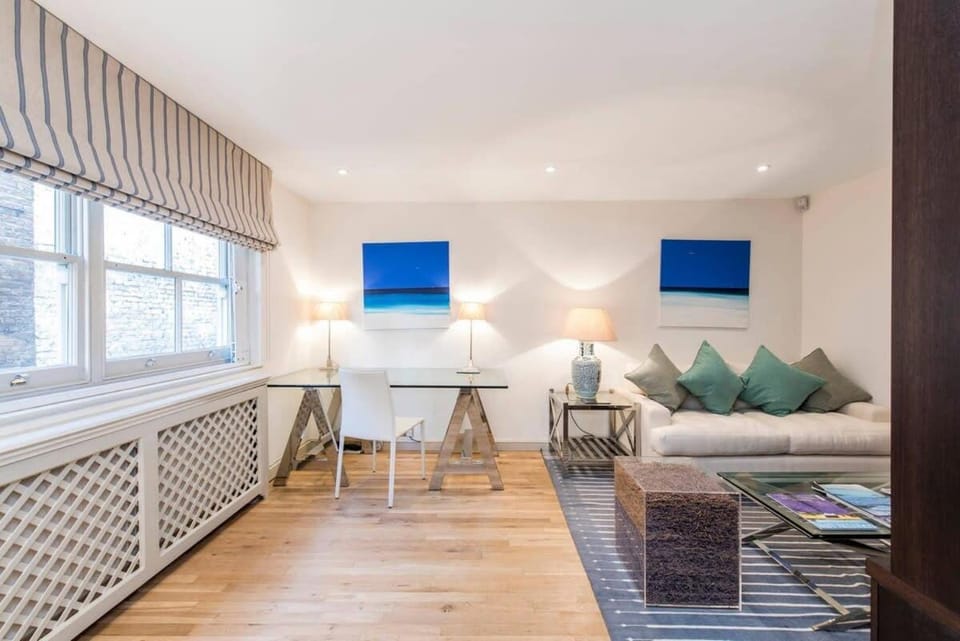 3 Bedroom Mews House - Marble Arch House in City of Westminster