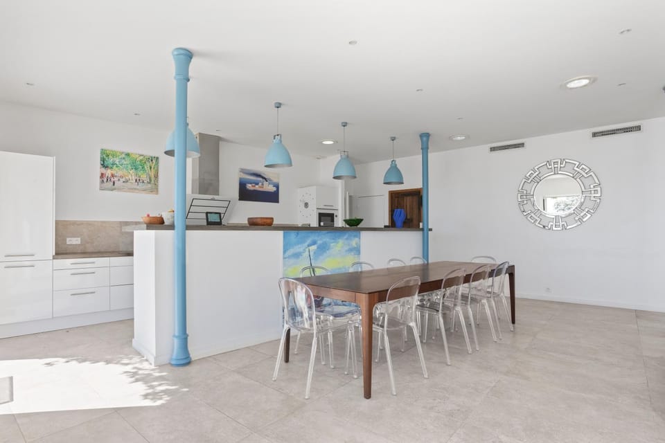 Property building, Kitchen or kitchenette, Living room