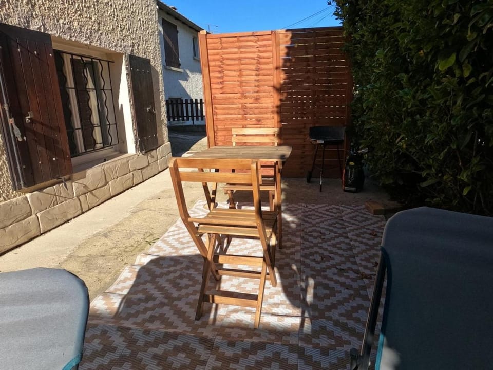 Romantic Suite with Private Jacuzzi & Free Parking Apartment in Avignon
