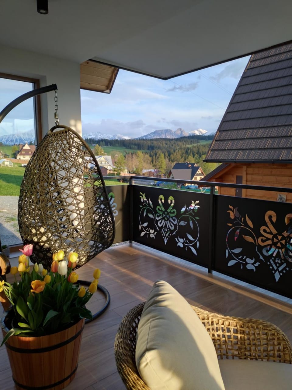 View (from property/room), Balcony/Terrace, Seating area, Mountain view