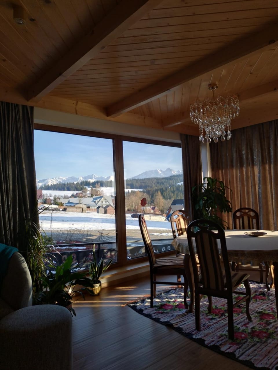 View (from property/room), Living room, Seating area, Mountain view