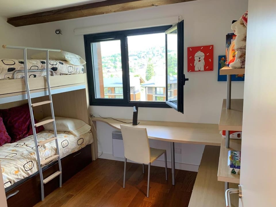 Photo of the whole room, Seating area, Bedroom, bunk bed