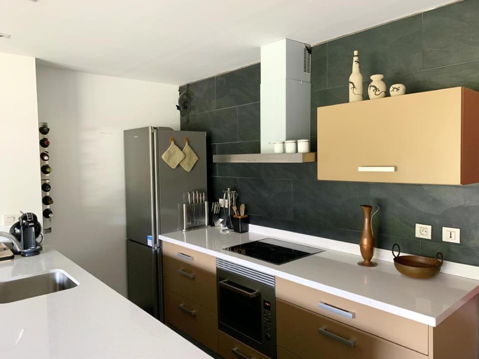 Coffee/tea facilities, Kitchen or kitchenette, oven
