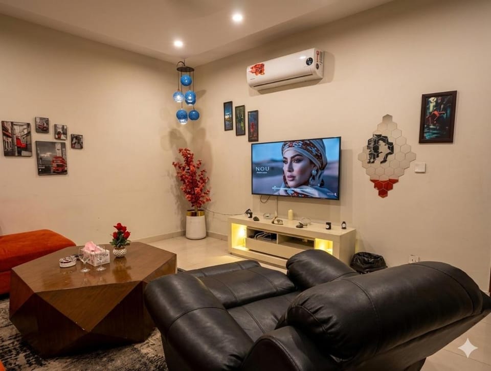 Rosmile Homes Luxury Stay in Bahria Town Phase 7 Apartment in Islamabad