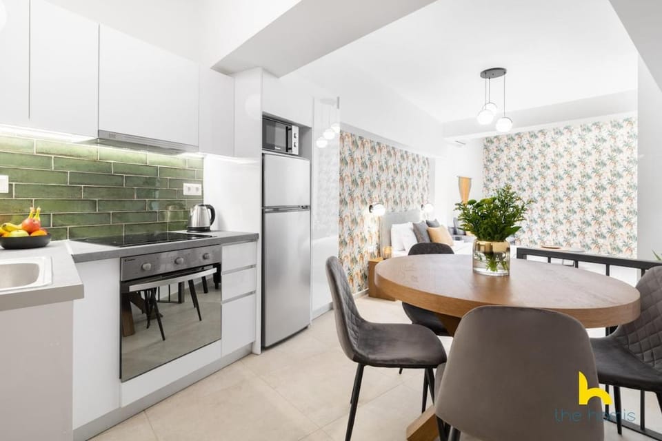 Eclectic Basement Studio with Ceiling Window near Acropolis! Apartment in Athens