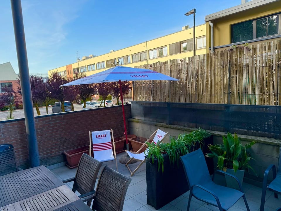 Balcony/Terrace, sunbed