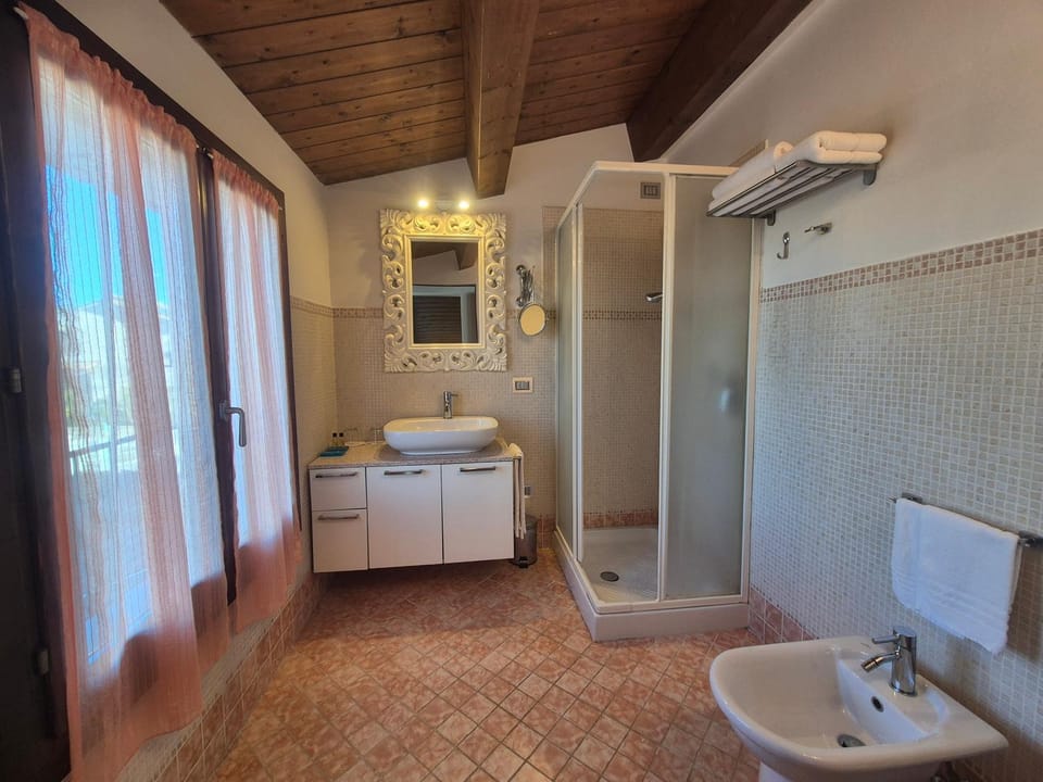 Bathroom, towels